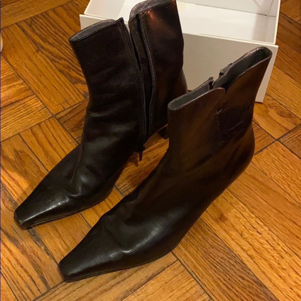 Kitten heels black booties